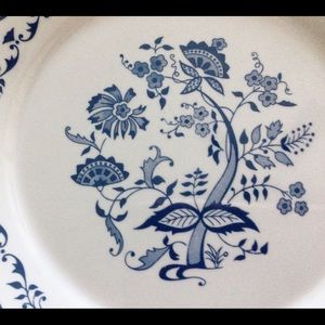 6 corelle salad/breakfast plates.  Blue onion